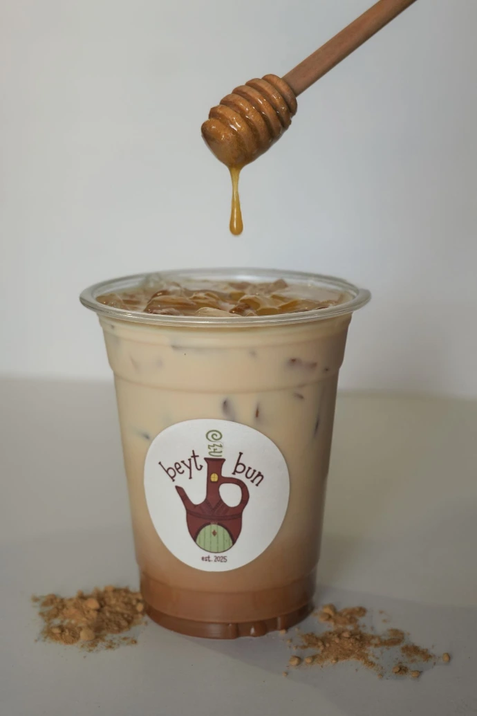 iced latte with honey drizzle chicago coffee cart specialty drink